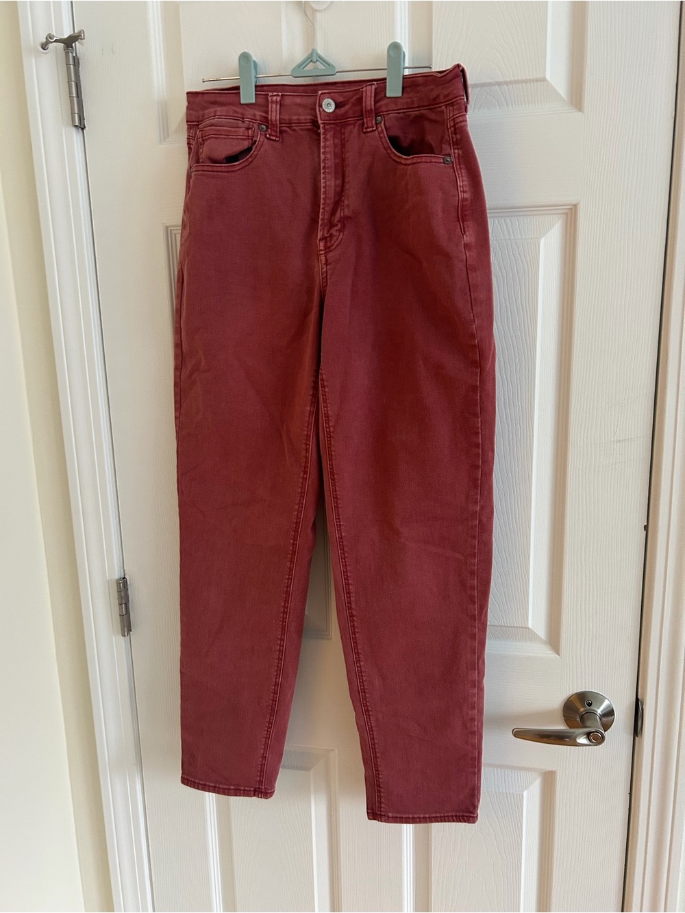 American Eagle Outfitters High-Rise Jeans in Burgundy Red